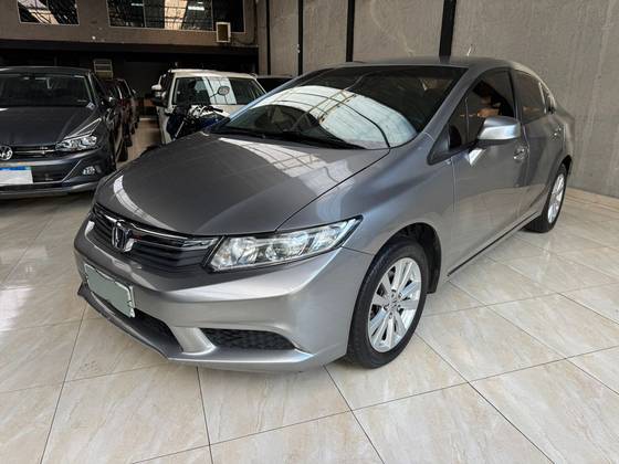 HONDA CIVIC 1.8 LXS 16V FLEX 4P AUTOMÁTICO HONDA CIVIC 1.8 LXS 16V FLEX 4P AUTOMÁTICO
